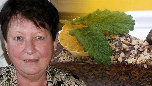 Je jí 75 let a na Toprecepty přidala již přes 900 receptů. Hanka z Prahy peče dorty pro pravnučky a o víkendech vaří i pro 10 lidí