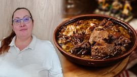 Řeznice radí, jak připravit zabijačkový guláš, který zvládnete i v paneláku. Chutná výborně a vůně přiláká i sousedy