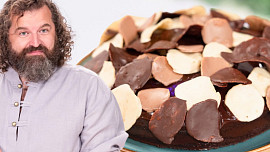 Cukrář Josef Maršálek upekl dort s čokoládou, bramborami a chipsy: Některé ingredience se prostě milují, vysvětlil