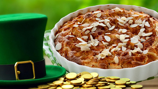 Irský jablečný koláč nejen na svátek svatého Patrika. Je rychlý, snadný, neskutečně vláčný a navíc krásně křupavý na povrchu