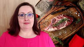 Řeznice radí: Solíte maso správně? Kdy je ten správný čas, aby zůstalo šťavnaté