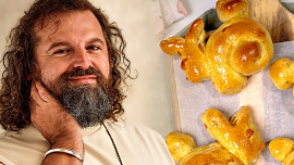 Kynutí zajíčci od Josefa Maršálka voní meruňkami a hřebíčkem: Toto úžasné velikonoční pečivo oživí sváteční stůl