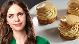 Nadýchané větrníky jako z cukrárny: Verzi se slaným karamelem od Heleny Fléglové nikdo neodolá