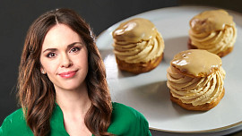 Nadýchané větrníky jako z cukrárny: Verzi se slaným karamelem od Heleny Fléglové nikdo neodolá