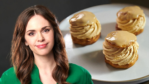 Nadýchané větrníky jako z cukrárny: Verzi se slaným karamelem od Heleny Fléglové nikdo neodolá