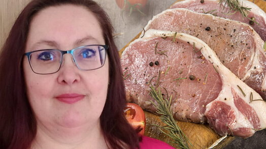 Řeznice radí: Vepřová pečeně s kostí se vyplatí koupit. Je levnější a při pečení má jednu velkou výhodu