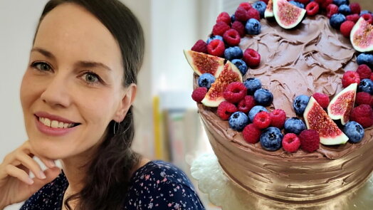 Vystudovala biologii, nakonec ji ale zlákala cukrařina. Dnes vede Pavlína Šimrová receptovou část Topreceptů