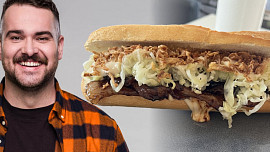 Ochutnejte Asii, Paťovu fantazii: Recept na tuhle bůčkovou bagetu v asijském stylu chválil i Jan Punčochář