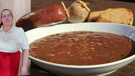 Řeznice radí: Proč zabijačková polévka tak často zkysne a jakým chybám se při její přípravě vyhnout