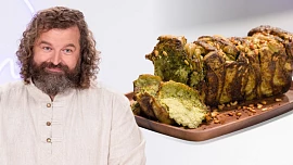 Trhaný chléb Josefa Maršálka voní česnekem a špenátem: Vláčnost mu dodá správný poměr celozrnné mouky, říká cukrář