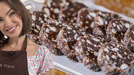 Pečeme s Kamilou: Vánoční nepečená roláda s piškoty a ořechy bude ozdobou sváteční tabule