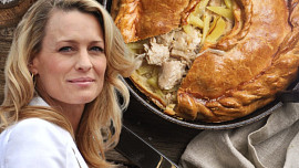 Jídelní rozmary slavných: Herečka Robin Wrightová se vyhýbá sacharidům, ale slanému koláči s kuřecím masem nikdy neodolá