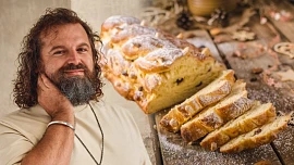 RECEPT: Cukrář Josef Maršálek prozradil fígl, jak na to, aby vánočka zůstala déle vláčná. Trik je v jedné surovině