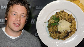 Jak na houbové rizoto podle Jamie Olivera? Když zvolíme správnou rýži a vše dochutíme citronem a parmazánem, bude jídlo dokonalé