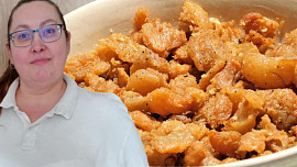 Řeznice radí: Čím ochutit škvarky? S touto běžnou ingrediencí zmizí z misky ještě teplé, o sůl přitom vůbec nejde