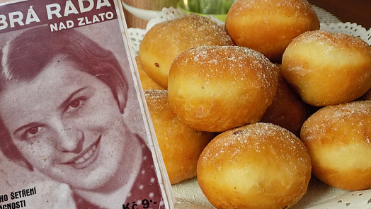 Jak šetřit a lépe vařit podle rad z roku 1930: Koblihy i palačinky budou díky těmto snadným tipům ještě lepší