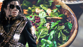 Michael Jackson měl rád smažené kuře, i když se snažil být vegetarián. Jeho posledním jídlem byl špenátový salát s kuřecím masem