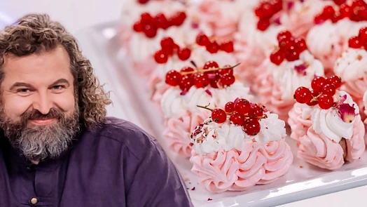 Buchty po ránu: Pusinky s rybízem a růží podle Josefa Maršálka. Nadýchaný sladký recept oživí svatbu i jakoukoliv jinou oslavu