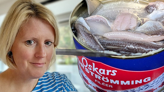 Jak jsem poprvé jedla švédskou kvašenou rybu surströmming: Páchne jako zkažené maso, ale chutná překvapivě dobře