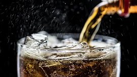 Sladké devadesátky a slavné porevoluční dobroty: Také jste žvýkali Hubba Bubba a míchali si Tang?