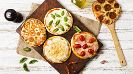 Nekynuté mini pizzy s cuketou: Chutnají perfektně, příprava je snadná a do půl hodinky je jídlo na stole