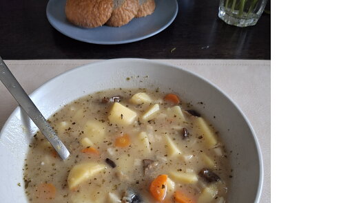Bramboračka je královnou podzimních polévek. O její výrazné chuti rozhoduje několik maličkostí
