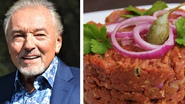 Jídelní rozmary slavných: Karel Gott miloval svíčkovou i pravou „čínu“ a návštěvám připravoval speciálně ochucený tatarák