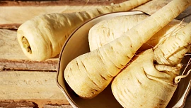 Méně známá podzimní kořenová zelenina: Víte, jak využít v kuchyni pastinák?