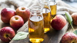 Domácí jablečný ocet jen ze tří surovin: Recept podle návodu našich babiček zvládne každý, domácí ocet pak nemá chybu