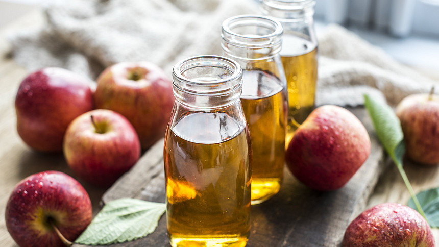 Domácí jablečný ocet jen ze tří surovin: Recept podle návodu našich babiček zvládne každý, domácí ocet pak nemá chybu