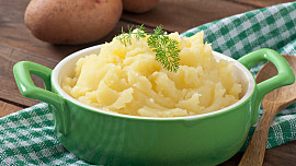 Tři osvědčené způsoby, jak správně ohřát bramborovou kaši: S troškou mléka a oříškem másla bude chutnat jako čerstvá