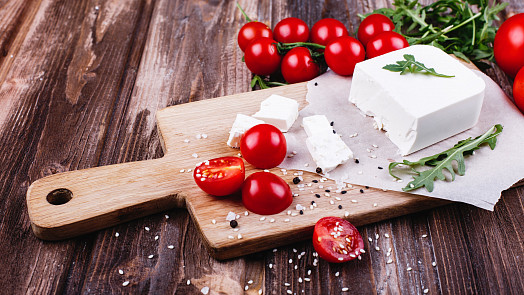 Jak levně vyrobit skvělý domácí sýr? Stačí pár základních surovin a trocha trpělivosti
