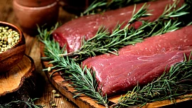 Bylinky na maso, které nesmějí chybět na vaší zahrádce. Právě teď je vhodný čas sázet například tymián nebo majoránku