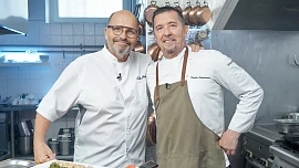 Zdeněk Pohlreich se vrací: Ve svém novém pořadu po letech odhalí zákulisí Ano, šéfe!