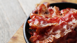 Twisted bacon aneb Zakroucené tyčinky ze slaniny. Díky této fintě z Tik Toku bude slanina úplně nejkřupavější