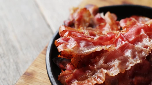 Twisted bacon aneb Zakroucené tyčinky ze slaniny. Díky této fintě z Tik Toku bude slanina úplně nejkřupavější