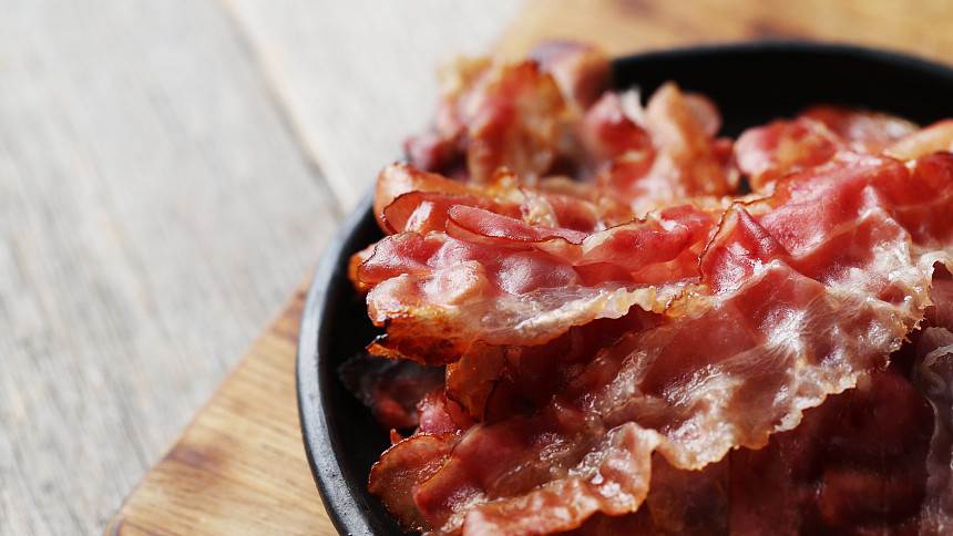 Twisted bacon aneb Zakroucené tyčinky ze slaniny. Díky této fintě z Tik Toku bude slanina úplně nejkřupavější