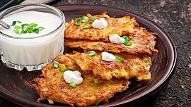 Staročeské bramborové dobroty: Jak se pečou sejkory, jak bác a co se dává do patentů? Připomeňte si s námi regionální lahůdky