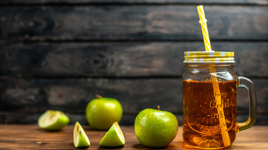 Apfelschorle – nejlepší střik pro horké letní dny. Co potřebujete na oblíbený rakouský a německý nápoj?