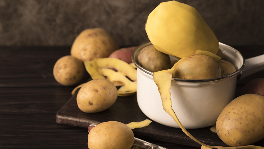 Uvařit brambory tak, aby nebyly jen nudnou přílohou, není složité.