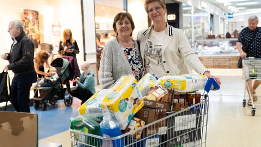 Tesco se zapojí do podzimní Sbírky potravin ve více než 180 obchodech i online