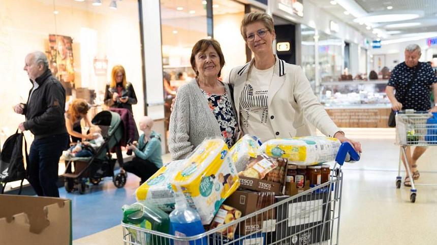 Tesco se zapojí do podzimní Sbírky potravin ve více než 180 obchodech i online