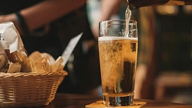 Jak vznikl radler? Pivo ředěné limonádou mělo možná zamaskovat problém jednoho hospodského