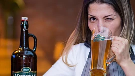 Dieta 2023: Pozor na nápoje! V půllitru piva je až 16 kostek cukru a víno má dokonce víc kalorií než coca-cola