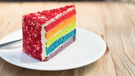 Pečte nejen lahodně, ale i krásně: Jak zvládnout krásně barevný duhový dort?