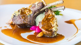 Cibulová omáčka 5x jinak: Klasická M. D. Rettigové, ošizená bez vývaru, luxusní s jehněčím nebo ta podle Jamieho Olivera