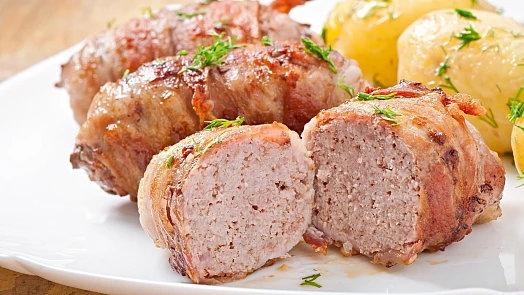 Jak upéct šťavnatou sekanou, aby nepopraskala? Pomůže správné tvarování, obyčejná voda i dobře nastavená trouba