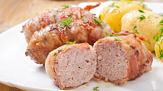 Jak upéct šťavnatou sekanou, aby nepopraskala? Pomůže správné tvarování, obyčejná voda i dobře nastavená trouba