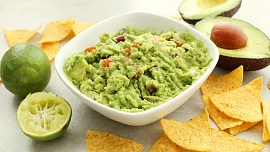Nejslavnější světové dipy: Jak udělat guacamole a co opravdu patří do hummusu?