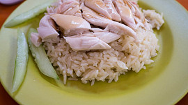 Voňavé kuře s rýží po asijsku aneb Chicken rice: Jednoduchá specialita, pro kterou lidé létají do Singapuru přes půl světa, chutná božsky